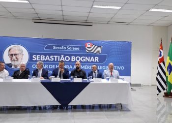 O Presidente do SINDHOSFILVP, Jaime Durigon, compôs a mesa da cerimônia que outorgou o Colar de Honra ao Mérito Legislativo ao ex-deputado e membro da Ordem dos Emancipadores de Osasco