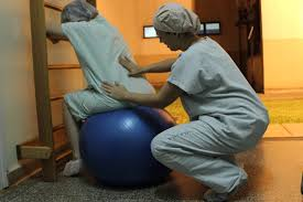 Profissão de DOULA ganha marco legal com sanção de nova lei federal